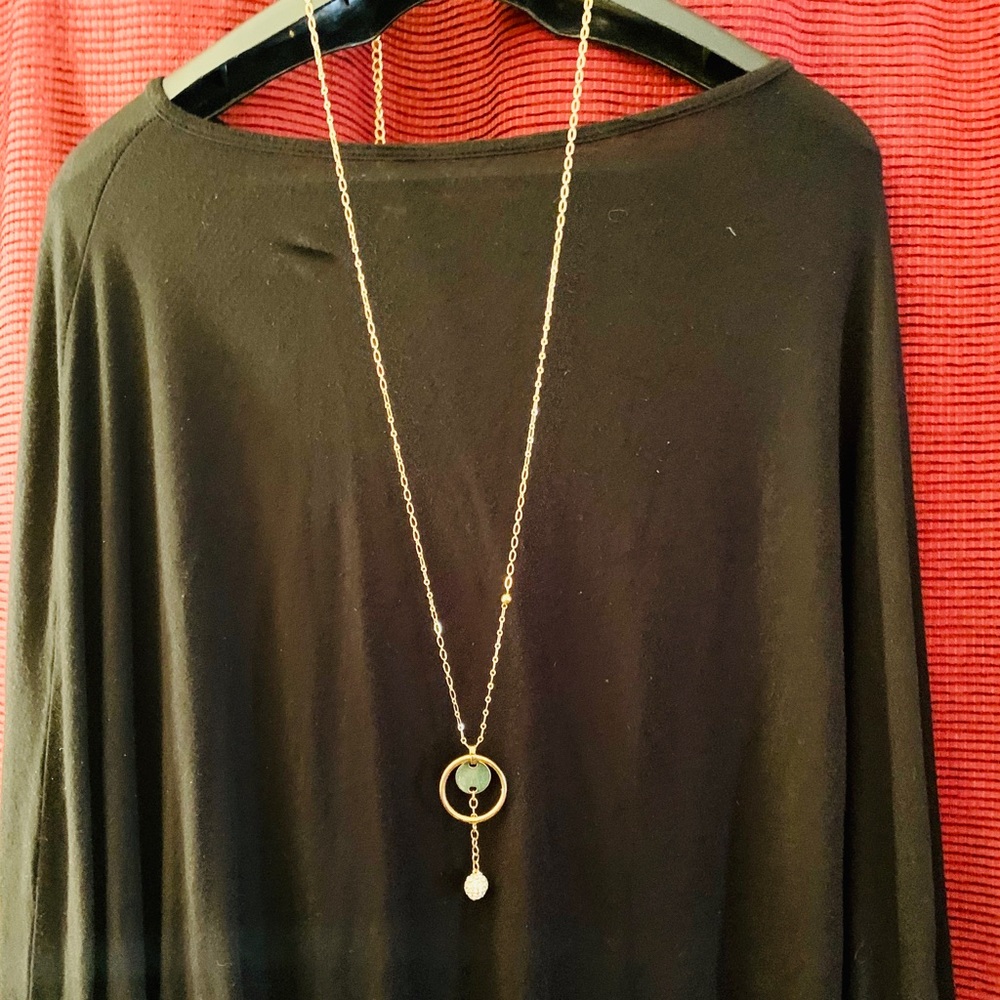 NWOT Sara Bells long drop rinestone necklace